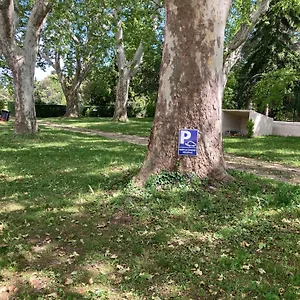 Mas Neuf De Romanin : Mas Provencal Familial Saint-Remy-de-Provence